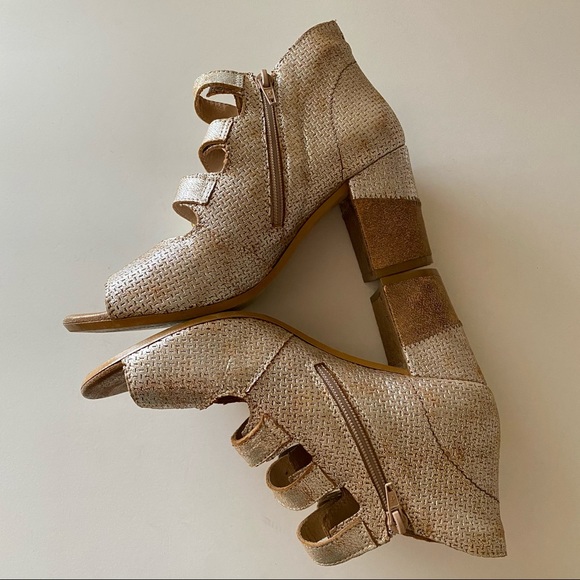 Unity.In.Diversity Comfortably Hip European Heels - Picture 9 of 16